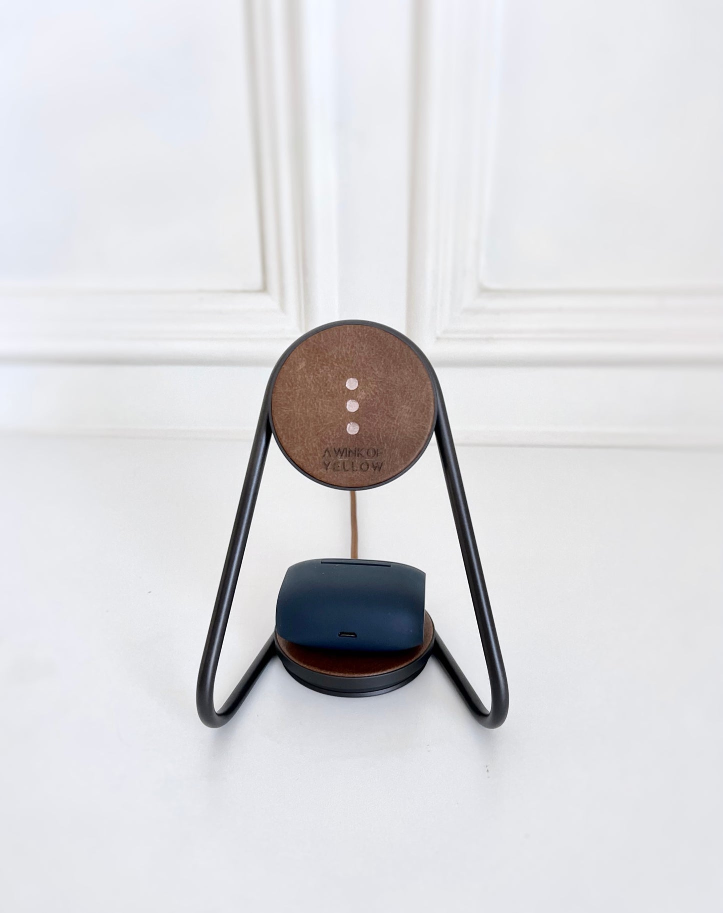 Magnetic dual charge stand