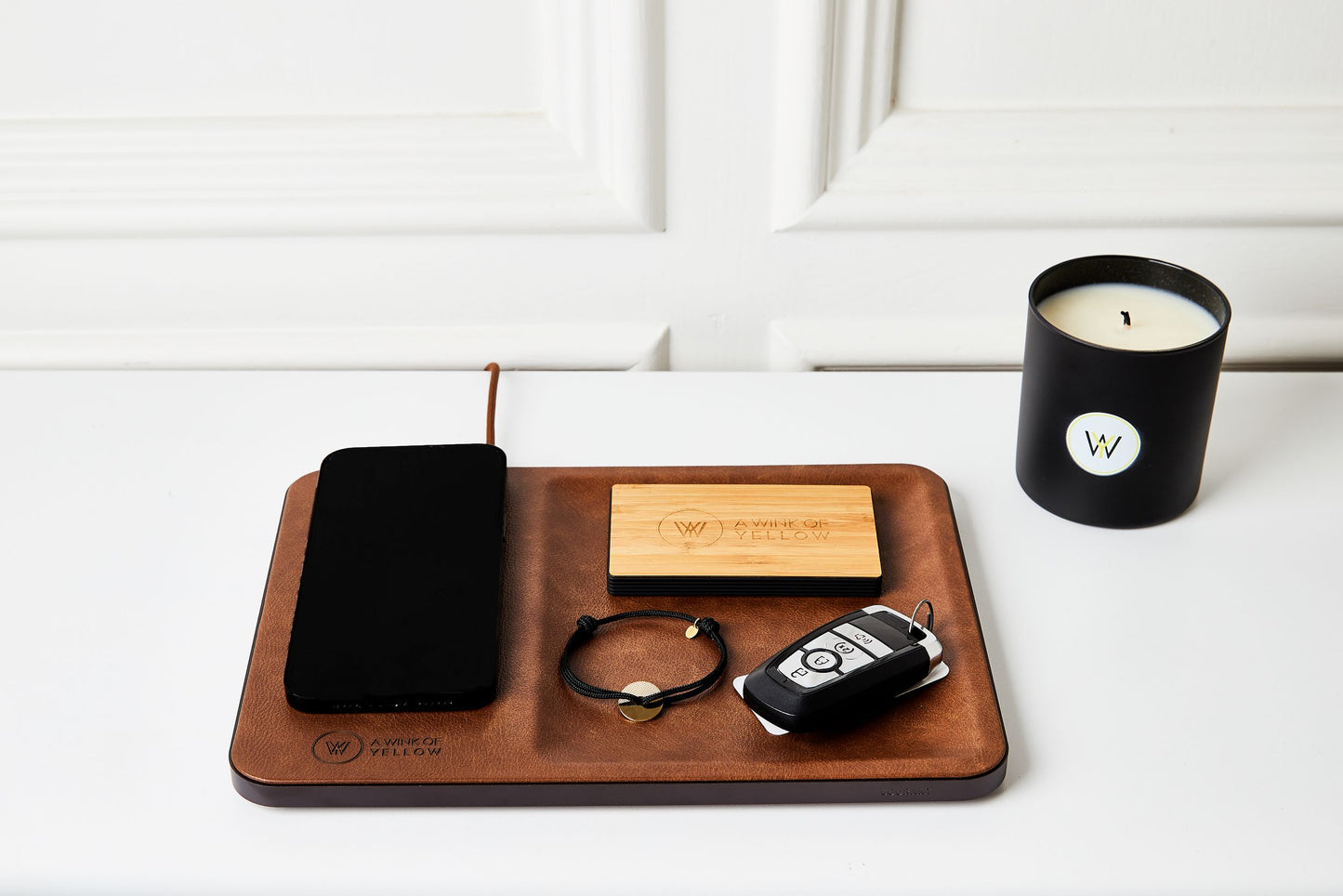 Single device charger with catchall tray - Brown